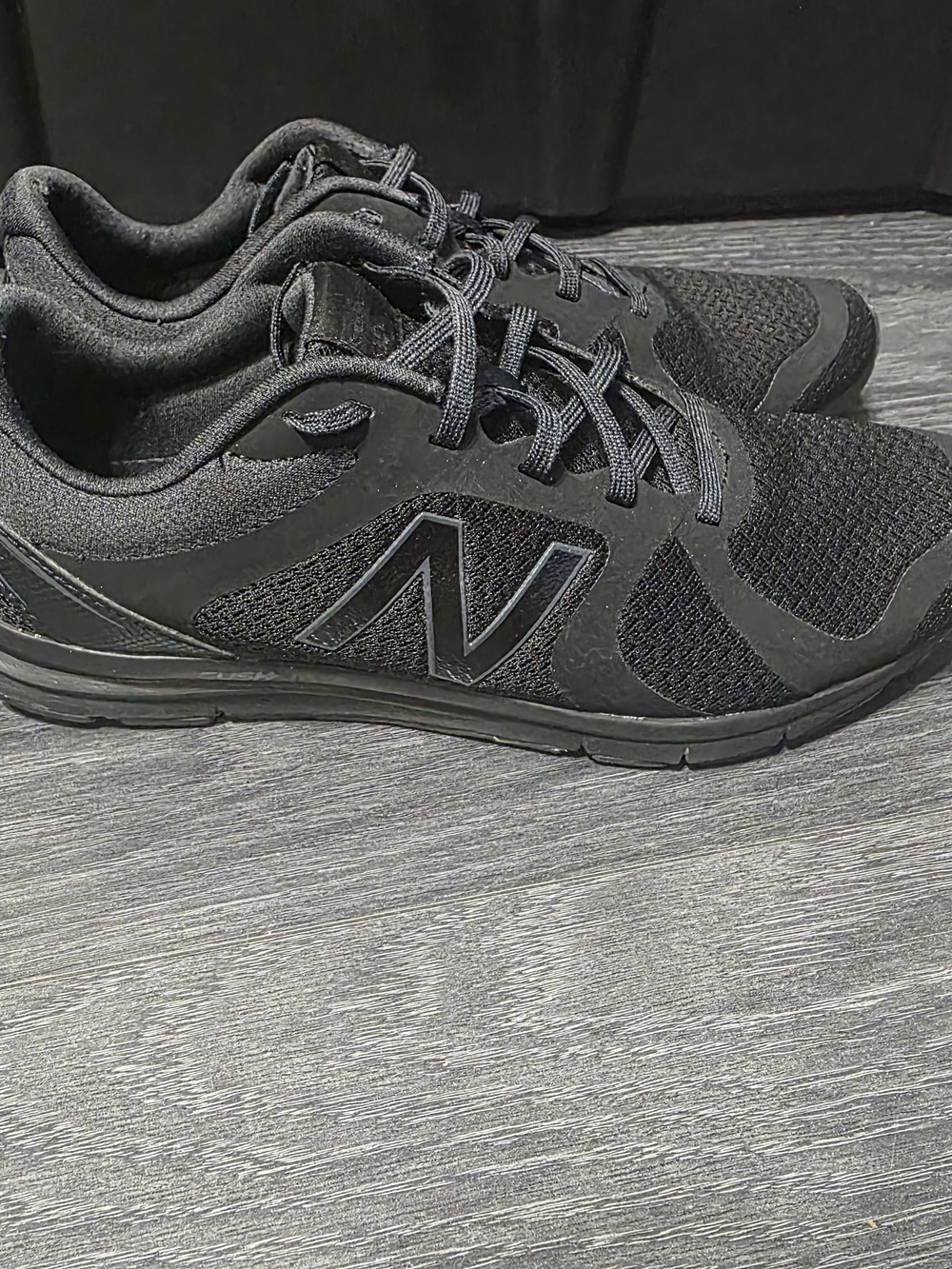 Women black New Balance 635v2 running shoes sz 10